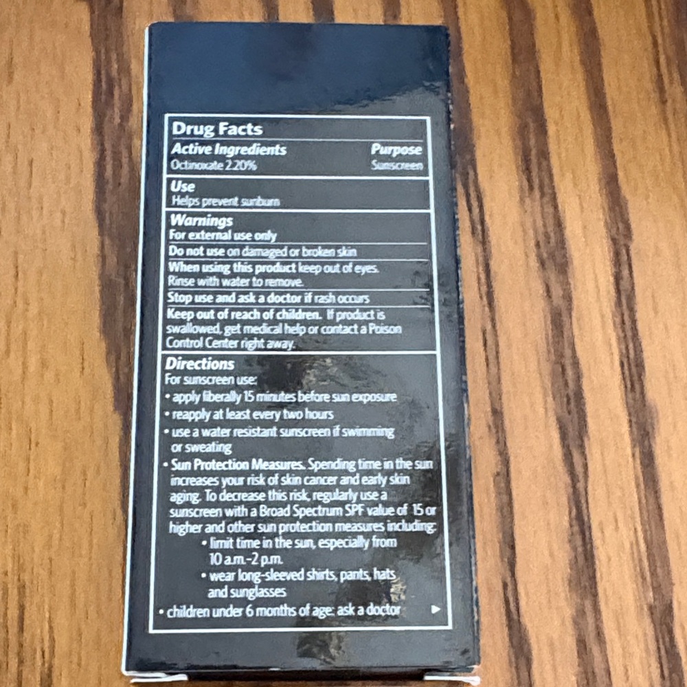 Bobbi Brown Moisture Rich Foundation- Warm Beige - Picture 4 of 4
